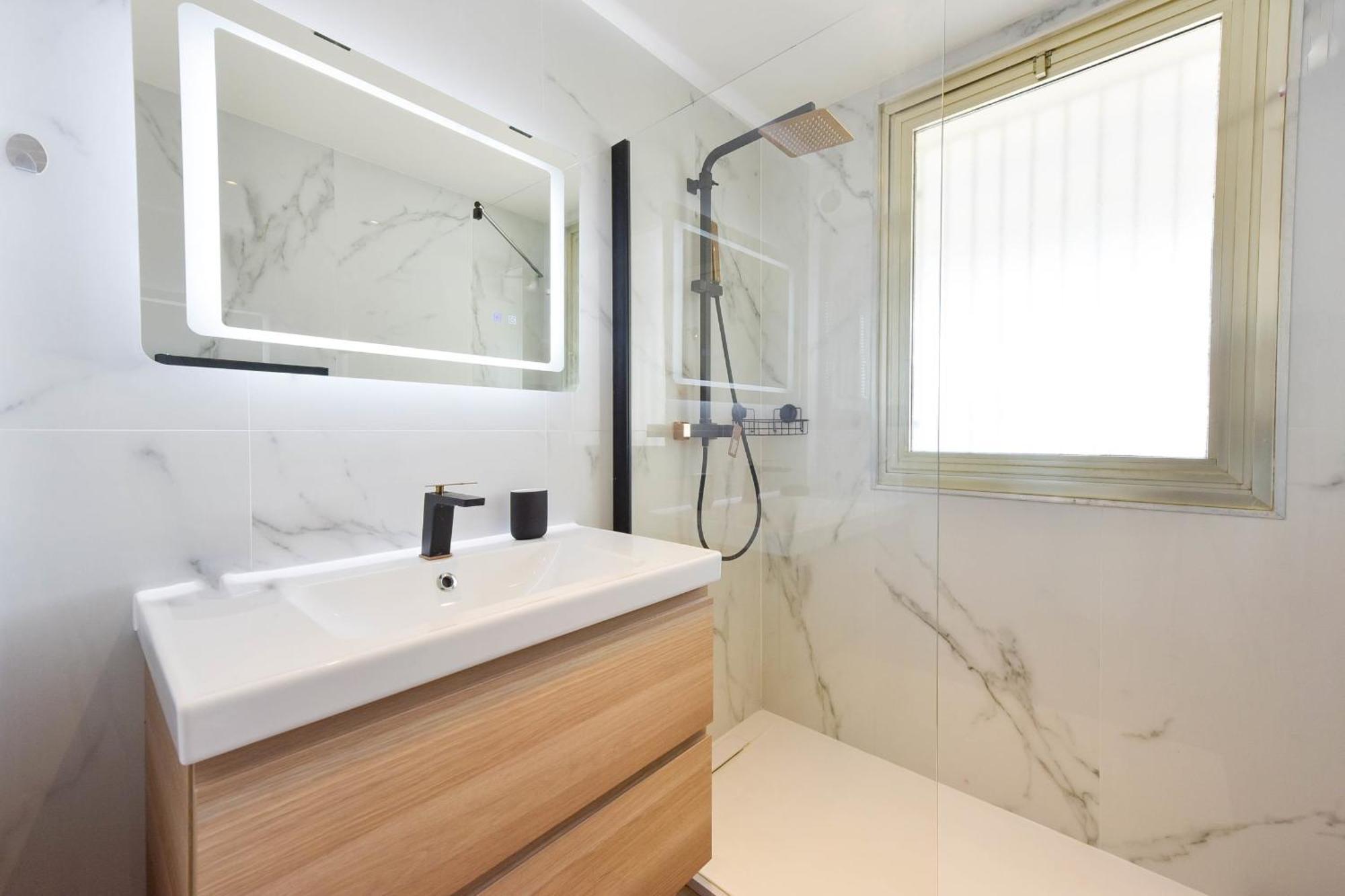 Renovated 1br Terrace Walk To *