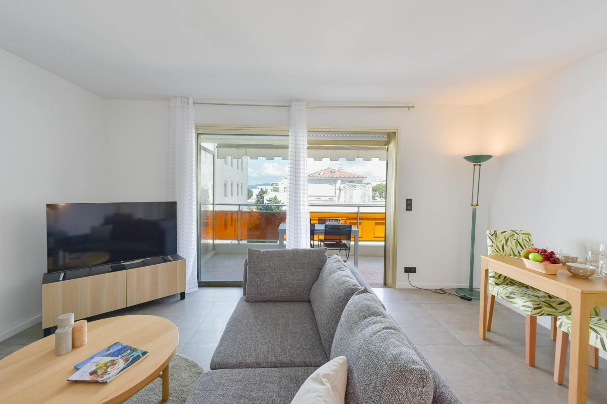 Renovated 1br Terrace Walk To * Cannes